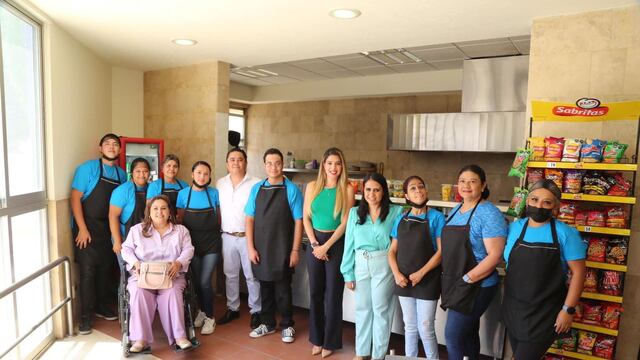 Ruth González Silva inaugura cafetería en el CREE