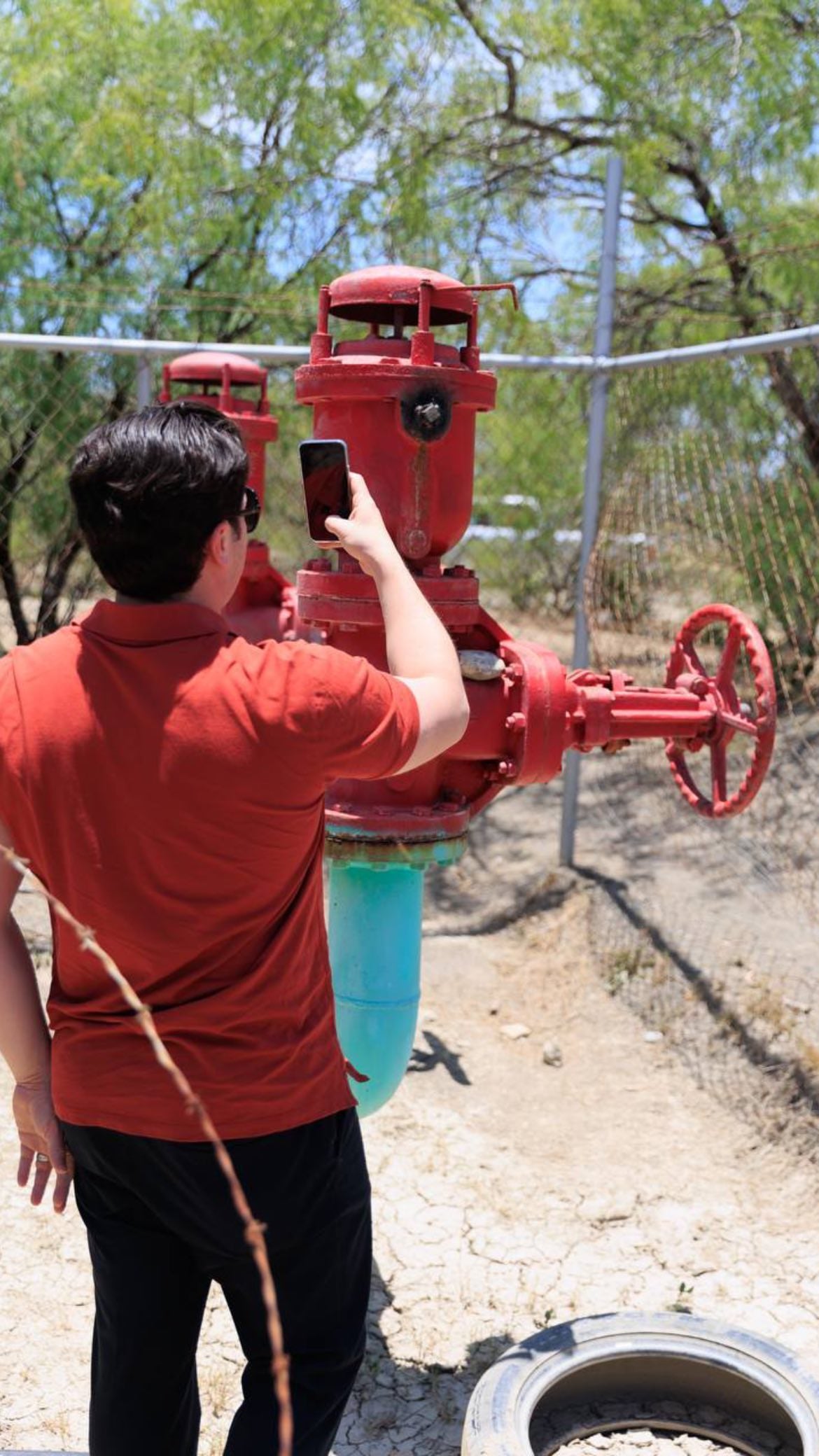 Samuel García en ducto El Cuchillo, nuevo León