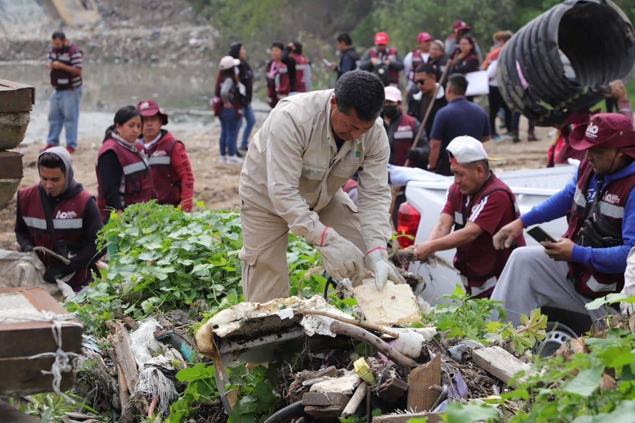 Álvaro Obregón retira toneladas de desechos de Presa Río Becerra