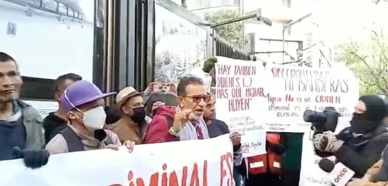 Captura de video de la caravana migrante en el Senado