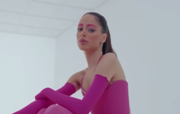 Acusan a Tini Stoessel de copiarle su nuevo video a Ariana Grande