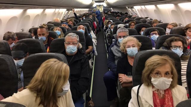 Vuelo de SRE con extranjeros