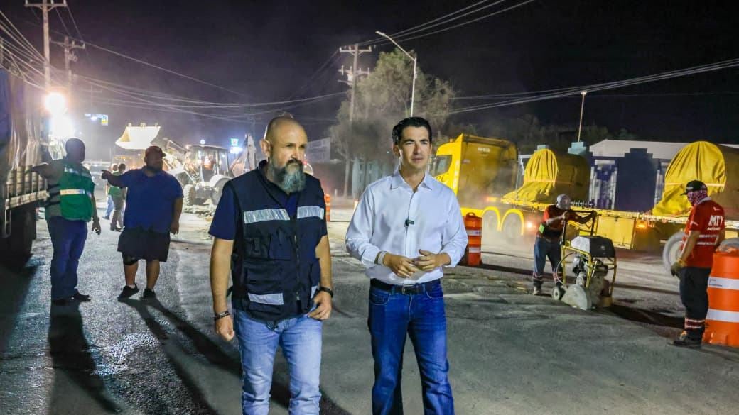 Realiza Monterrey trabajos nocturnos de bacheo en avenida Los Ángeles