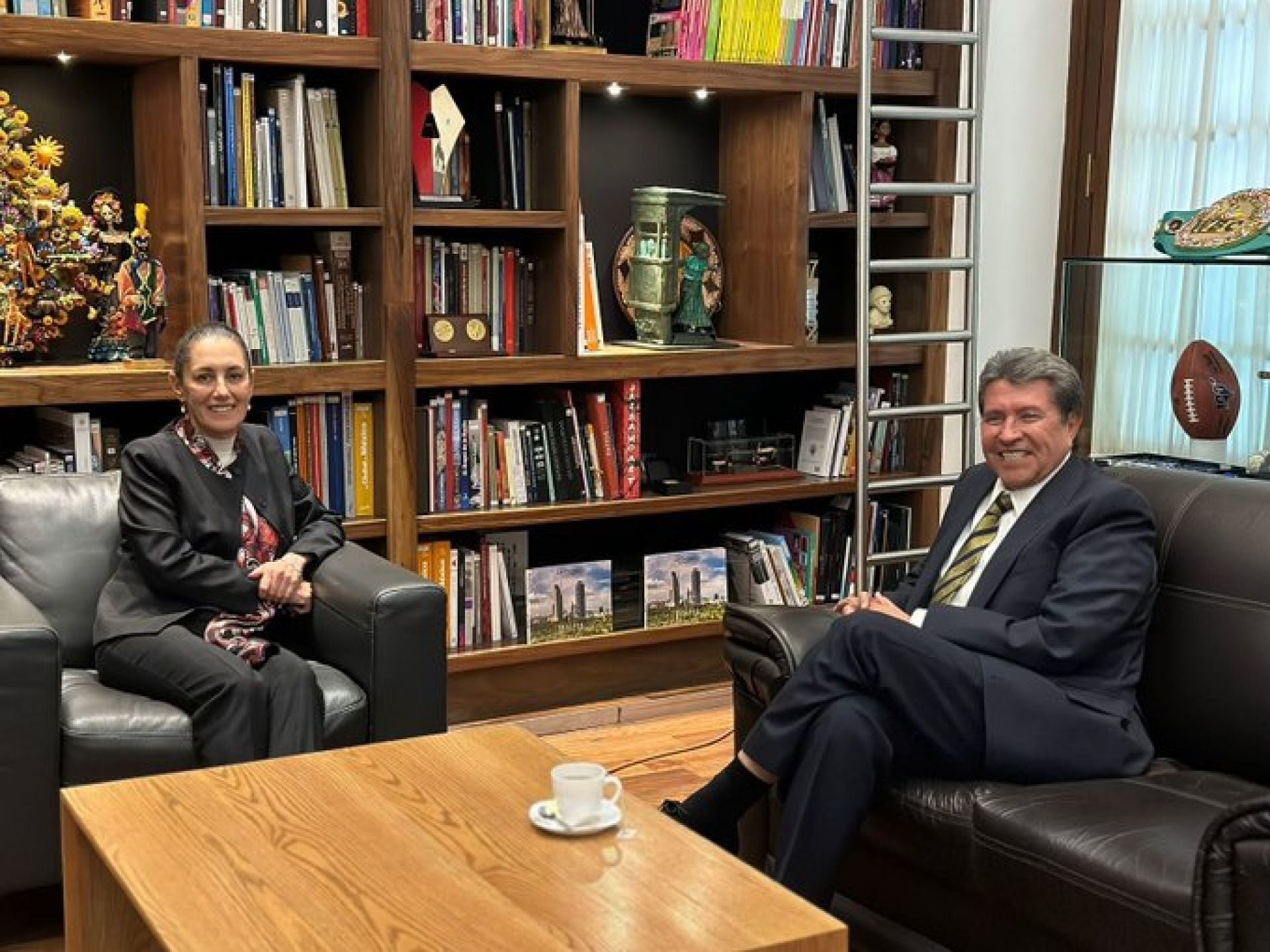 Claudia Sheinbaum y Ricardo Monreal en el Antiguo Palacio del Ayuntamiento.