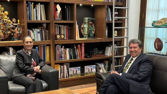 Claudia Sheinbaum y Ricardo Monreal en el Antiguo Palacio del Ayuntamiento.