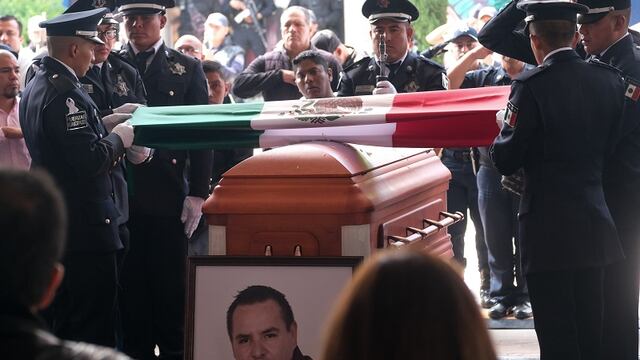 Entierran a alcalde de Valle de Chalco, quien fue baleado el martes 29 de octubre