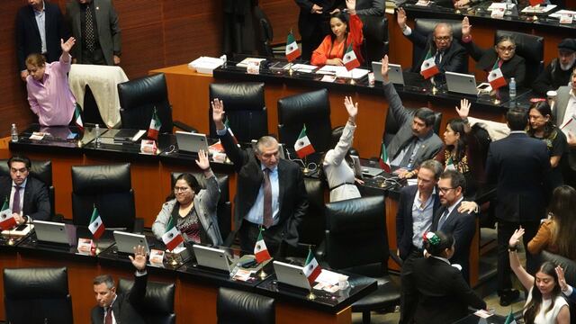 Al centro de la imagen los senadores Citlalli Hernández, Adán Augusto López, Manuel Velasco, e Ignacio Mier, durante la sesión en el Senado en la cual se inició la discusión de la reforma al poder judicial