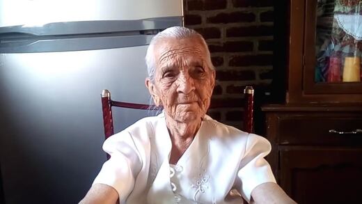 Youtuber que cocina quiere vivir de sus recetas; tiene 87 años