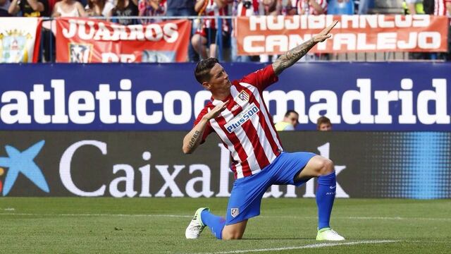 Torres anota gol con los Colchoneros.