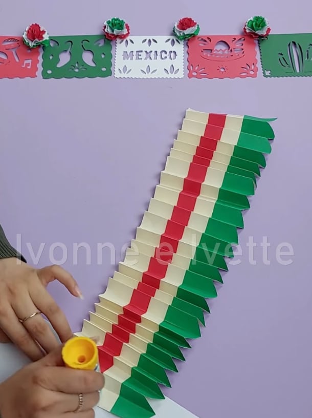 Rosetón de sombrero mexicano de papel