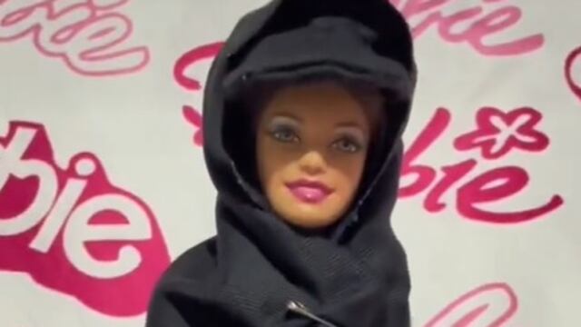 Colectivo 10 de marzo presenta su Barbie buscadora