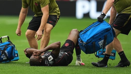 Dura baja para Canadá: Ismael Koné se fractura en pleno partido ante Catar