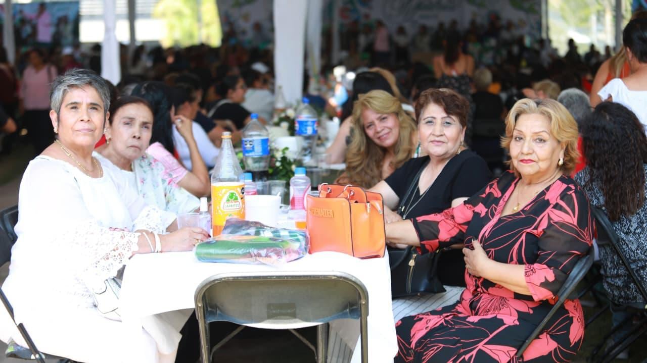 En el marco del 10 de mayo, Ricardo Gallardo impulsa apoyos a mujeres en San Luis Potosí.