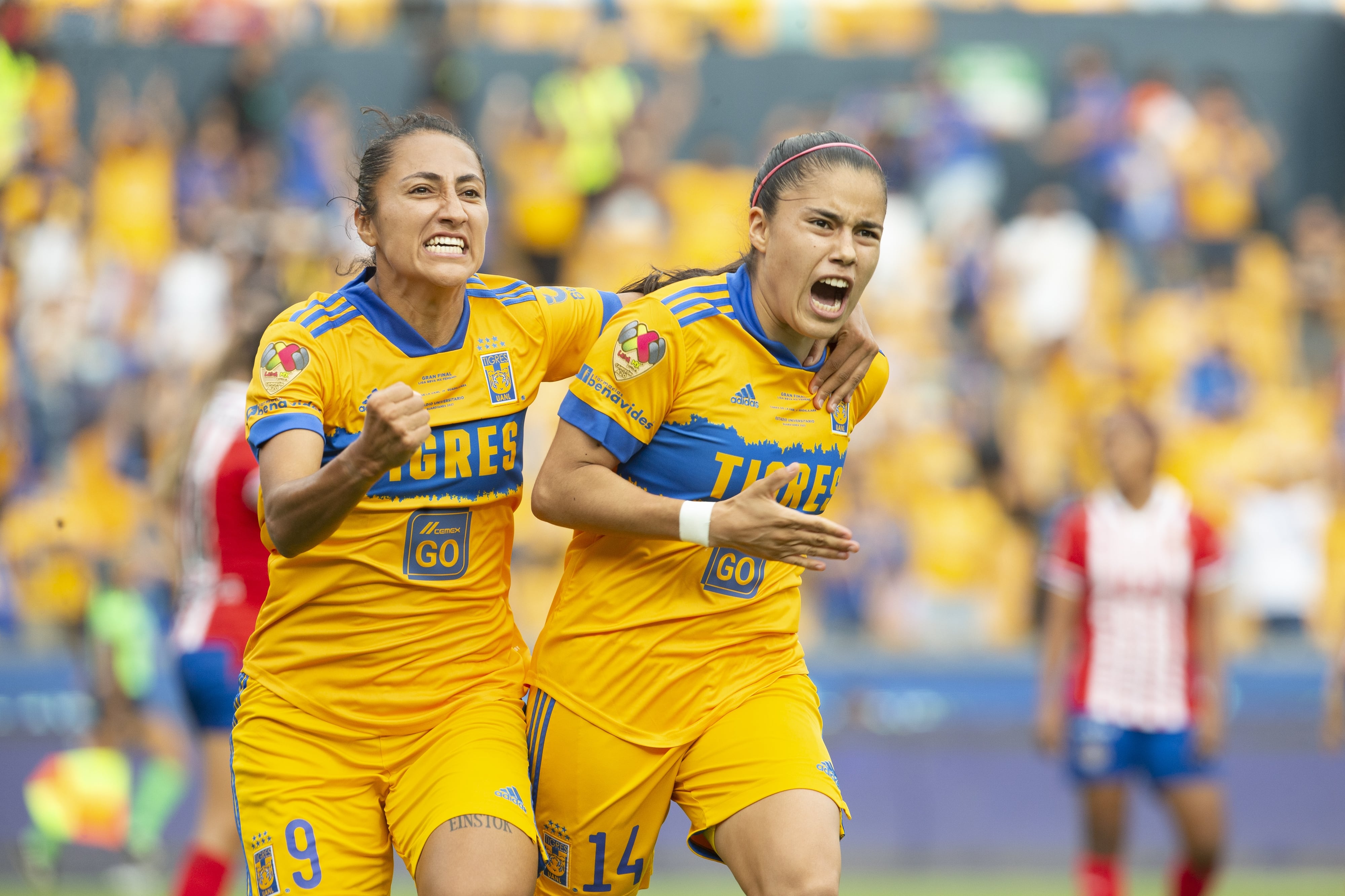 Lizbeth Ovalle festeja gol