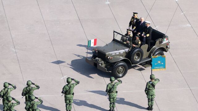 Desfile cívico-militar por la Revolución Mexicana
