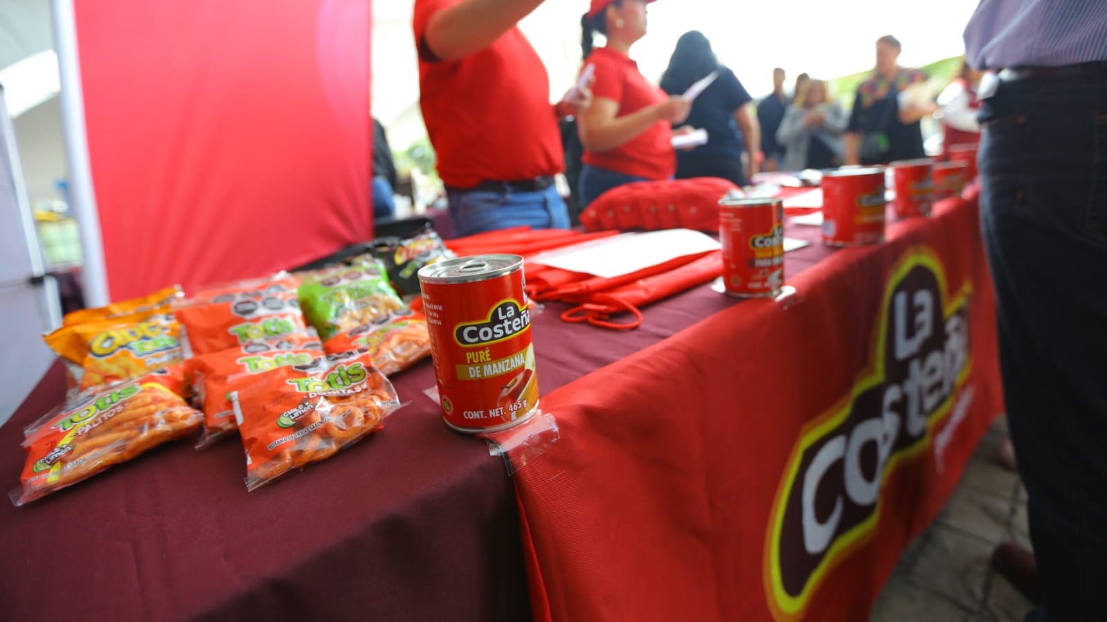 Azucena Cisneros inaugura Feria del Empleo 2025 en Ecatepec con más de mil vacantes y 122 empresas participantes