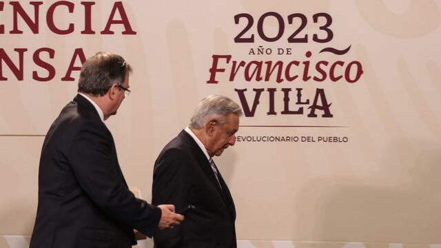 Andrés Manuel López Obrador, presidente de México acompañado de Claudia Sheinbaum Pardo, jefa de gobierno de la Ciudad Marcelo Ebrard Casaubon, secretario de Relaciones Exteriores durante conferencia de prensa en Palacio Nacional.