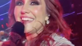 Dulce María cumple el sueño de un fan de RBD; le arrojaron un celular y grabó un video