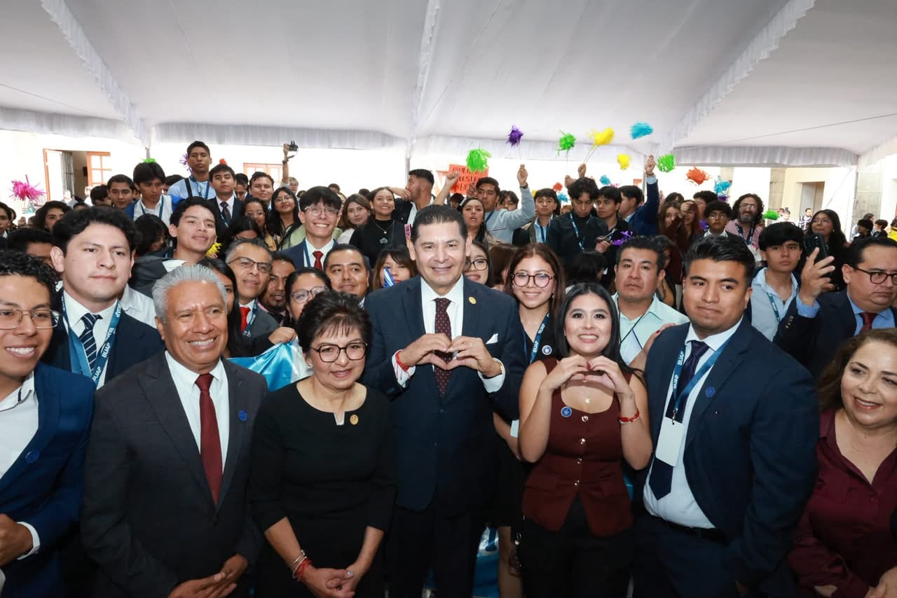 Armenta destaca avances de la BUAP y respalda su autonomía
