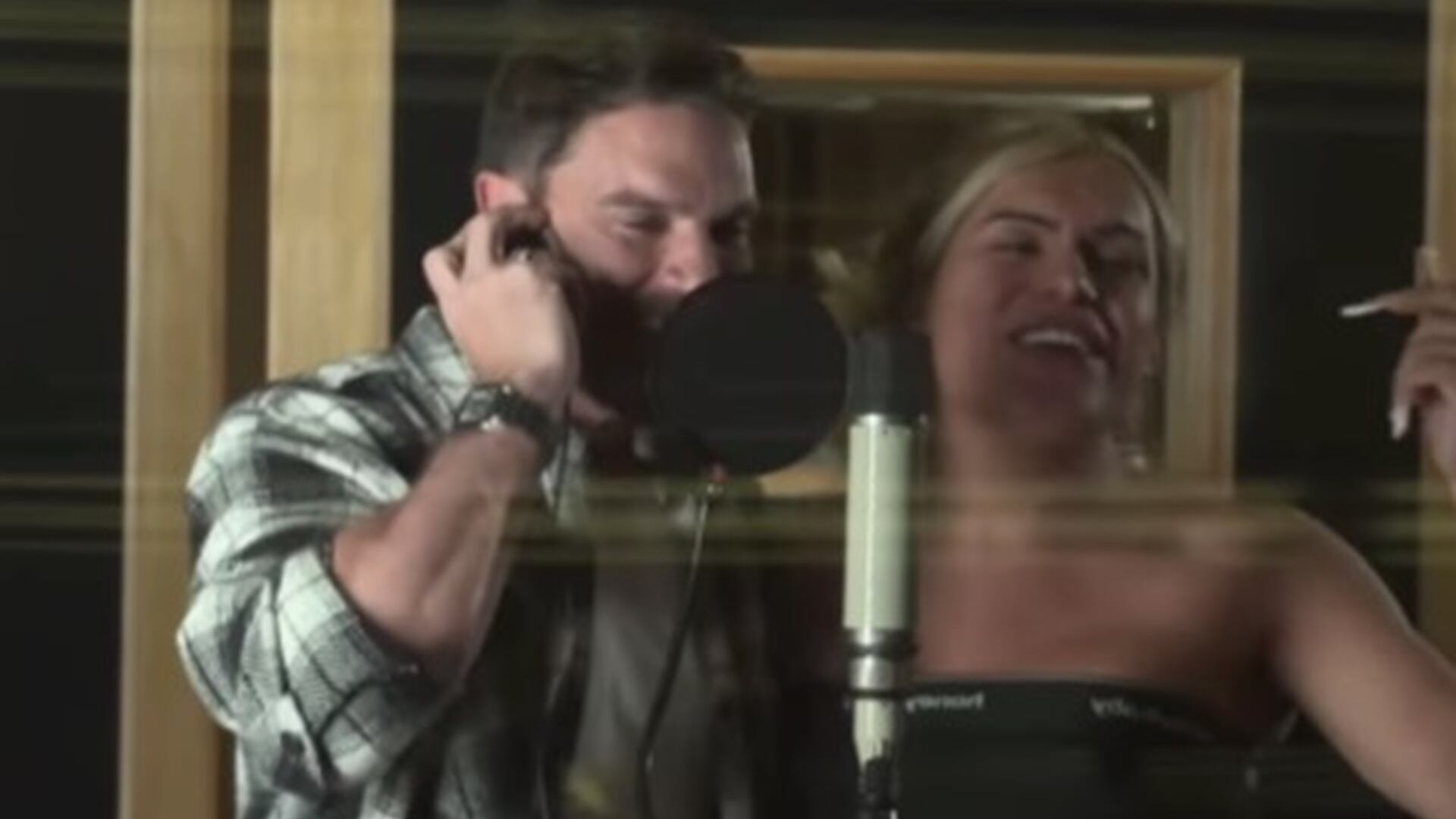 Así suena la canción de Wendy Guevara con Julián Gil con mucho autotune