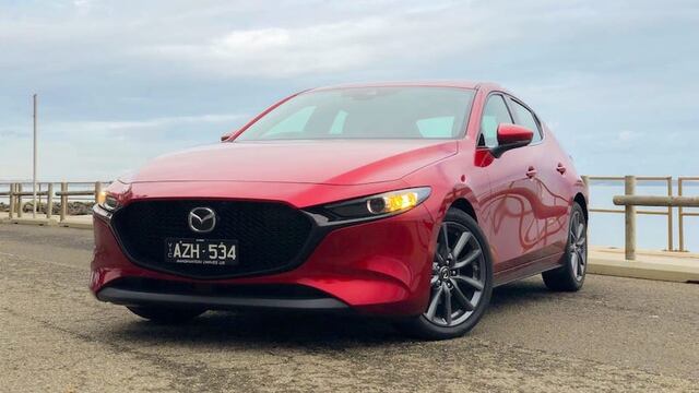 Mazda 3 presenta falla que podría ocasionar que llantas salgan volando