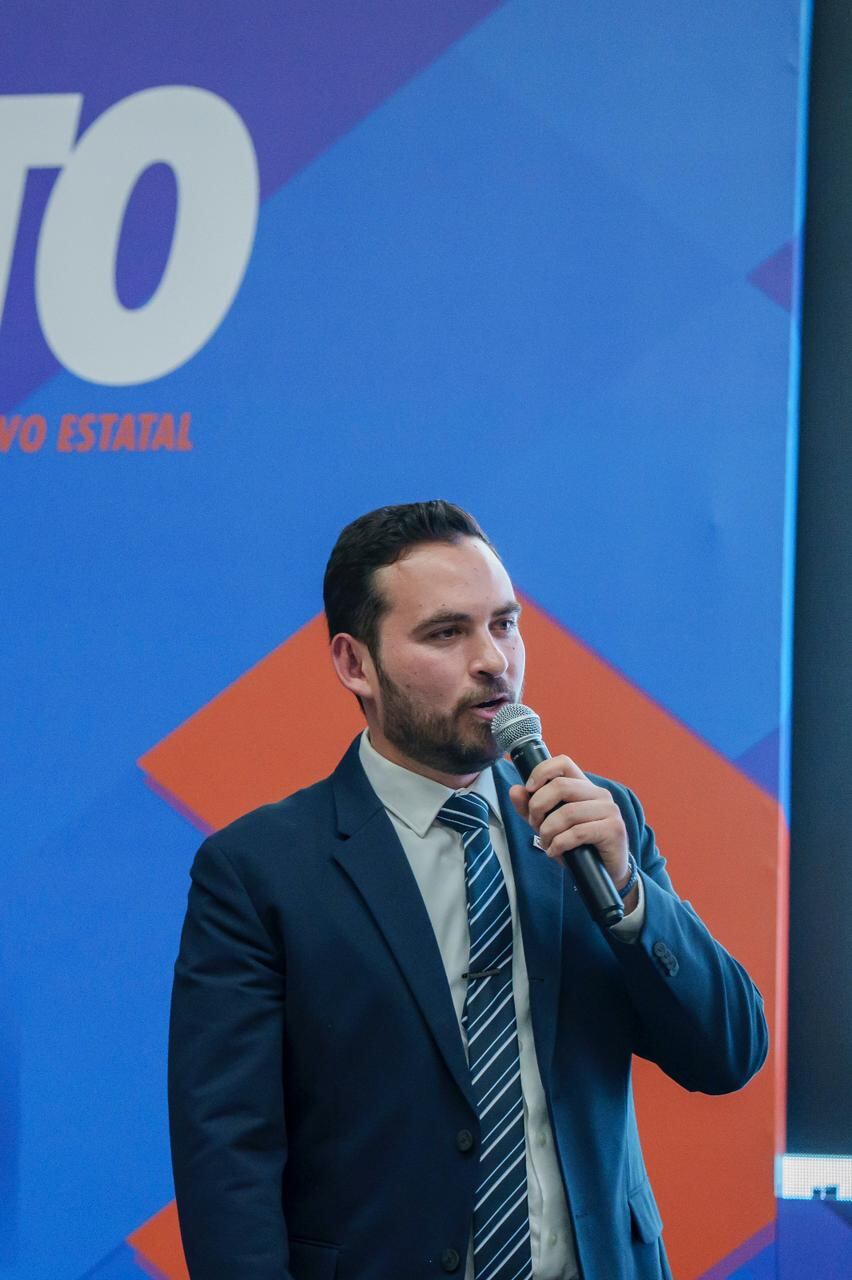 Alan Márquez en su registro como candidato a diputado federal por Guanajuato
