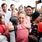 Claudia Sheinbaum es recibida con un abrazo, al llegar a Michoacán por gira La Esperanza Nos Une