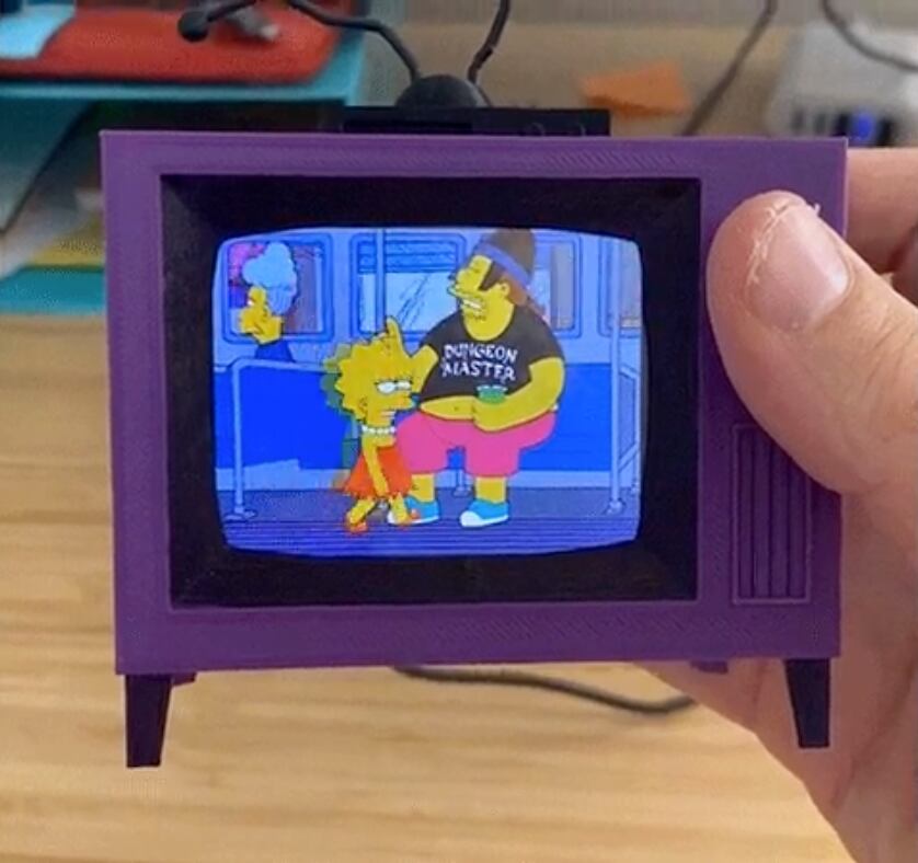 Replica en miniatura de la televisión de 'Los Simpson'