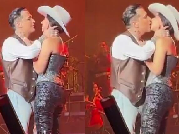 Christian Nodal y Ángela Aguilar se besan en público