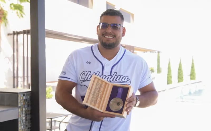 Maru Campos felicita a Uziel Muñoz por logro obtenido en Mundial de Atletismo 2025