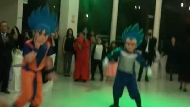 Goku y Vegeta rapeando en una boda