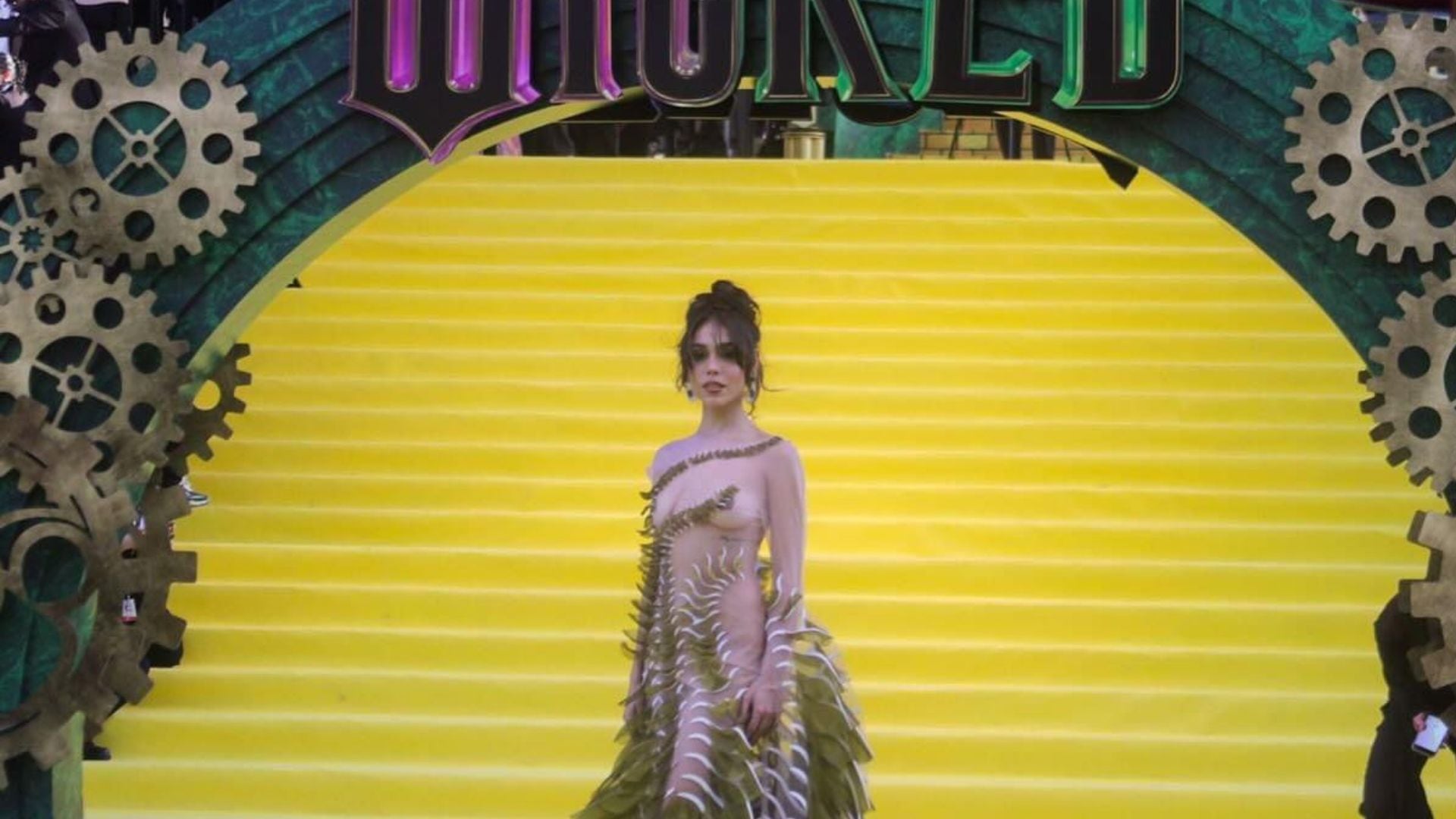 Danna Paola en la premier de Wicked