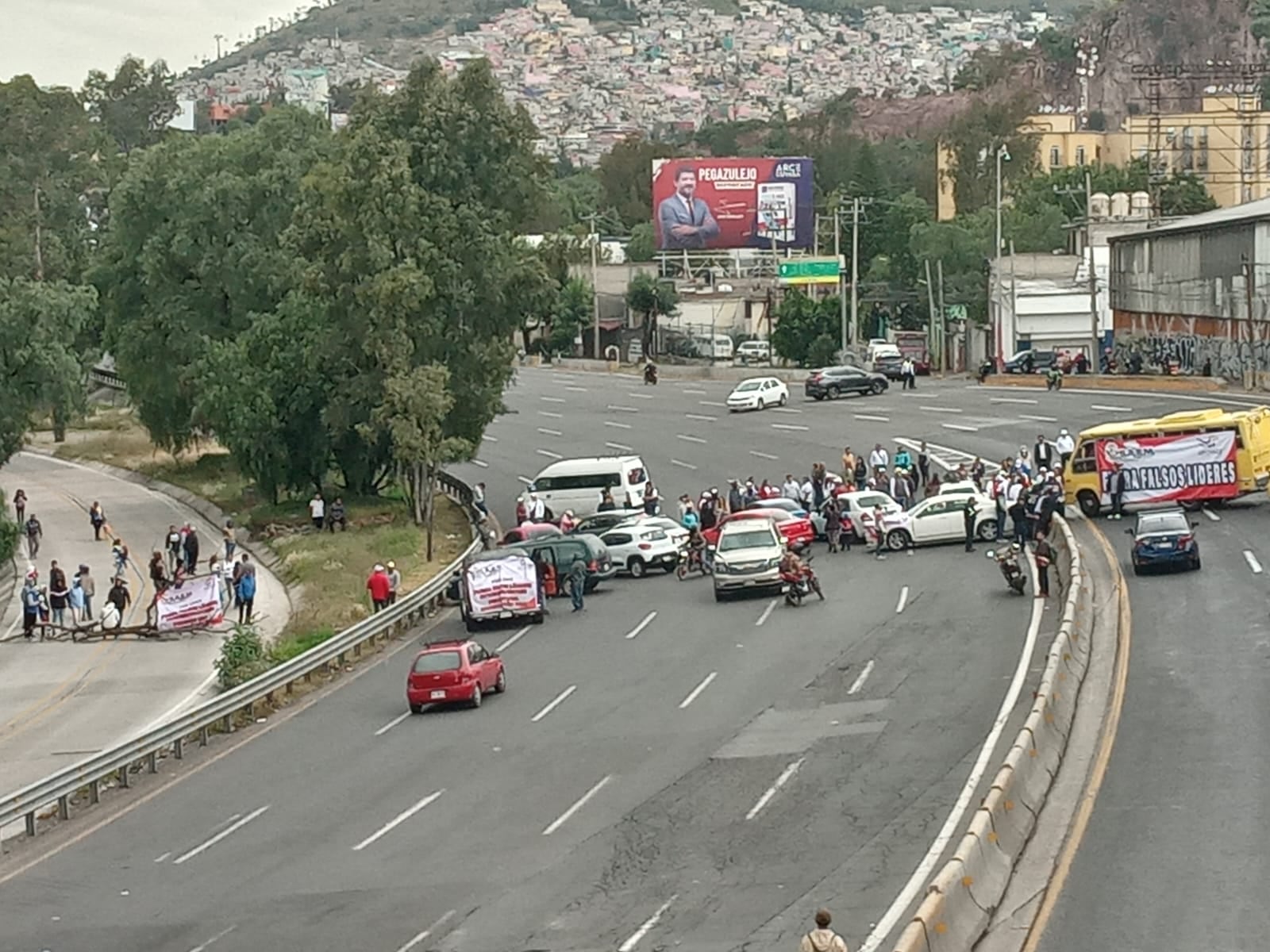 Bloqueo transportistas en autopista México-Pachuca