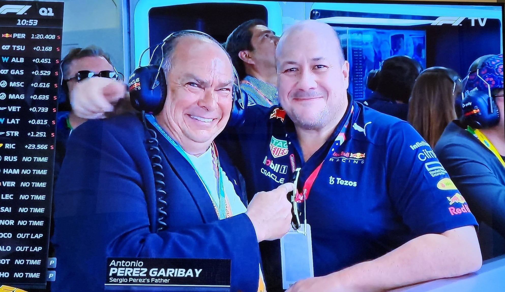 Enrique Alfaro es captado en el Gran Premio de México de la F1