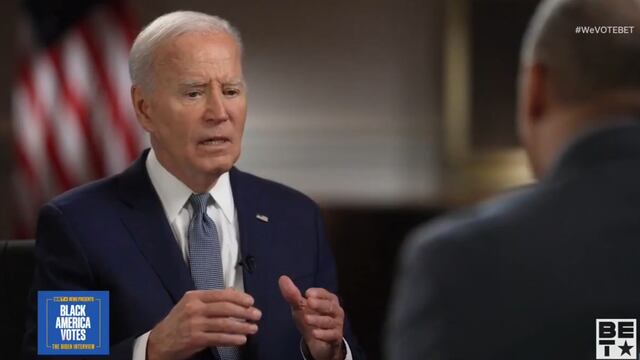 Joe Biden vuelve a tropezar
