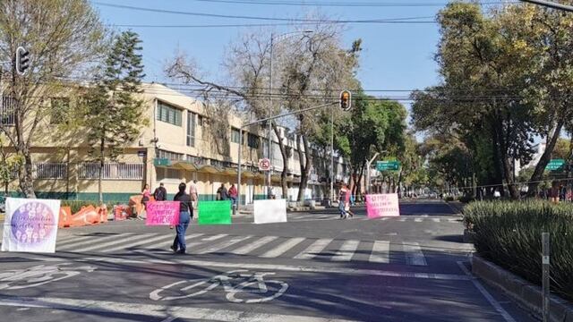 ¿Qué pasa en avenida Río de la Loza? Colectivo feminista se manifiesta frente a Fiscalía de CDMX, denuncia agresión contra una de sus integrantes
