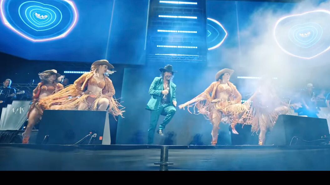 El video de Marco Antonio Solís rapeando “They’re not like us” de Kendrick Lamar en concierto