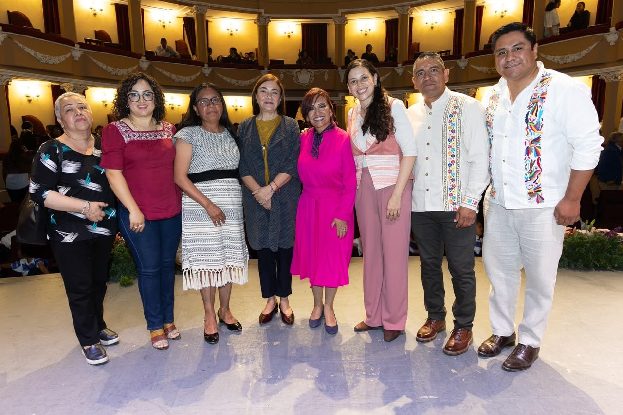 Lorena Cuéllar entrega Premio Bellas Artes a J. Concepción Jaén Gaspar