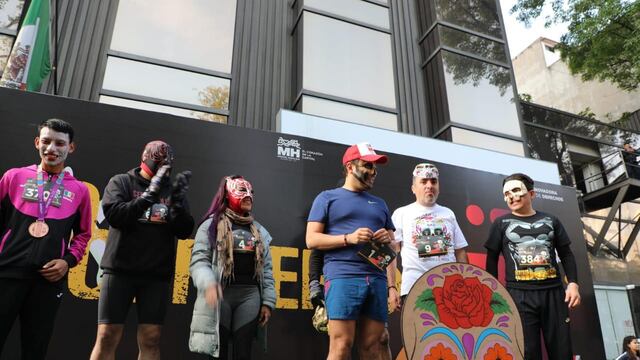 En el marco de Día de Muertos se celebró en la alcaldía Miguel Hidalgo la carrera “Muero por correr 5K”.
