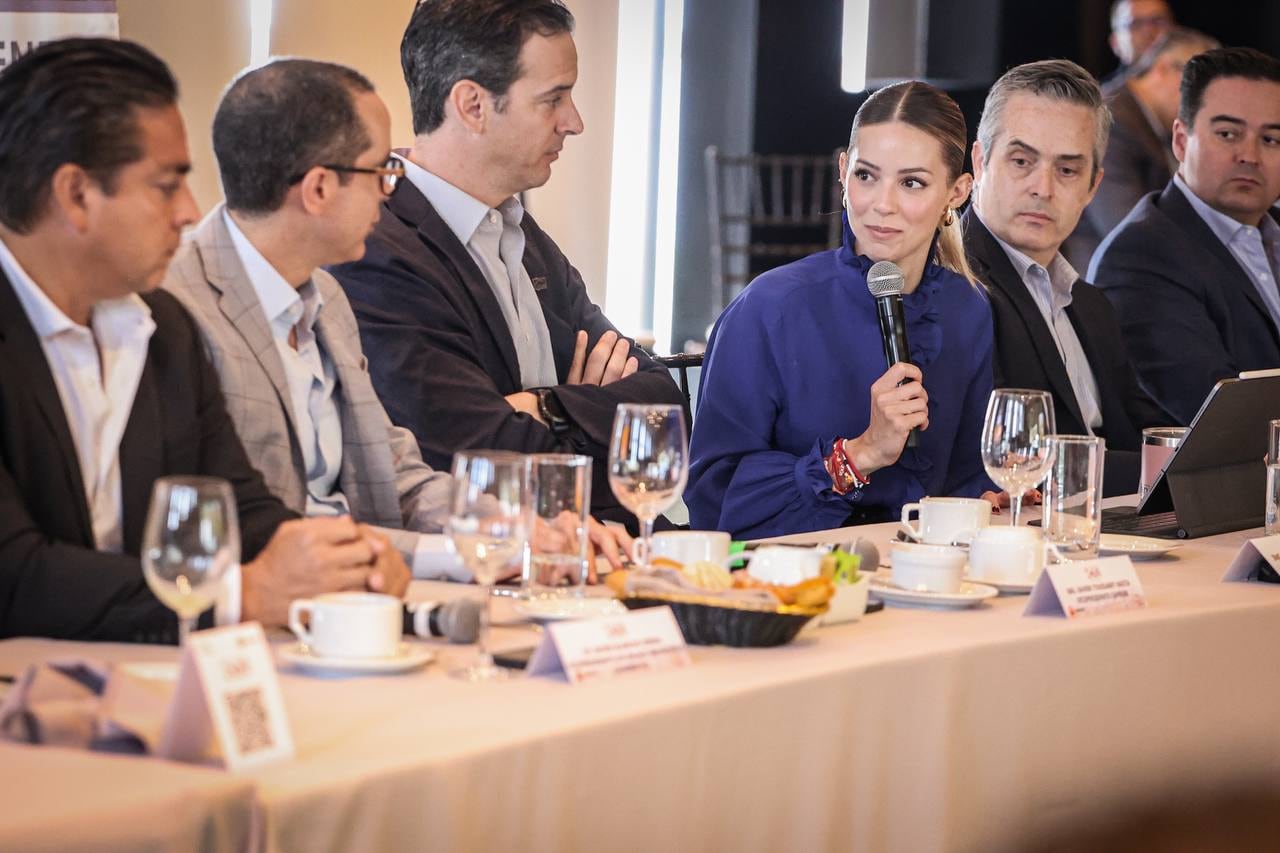 Mariana Rodríguez se reúne con socios CANADEVI y CAPROBI