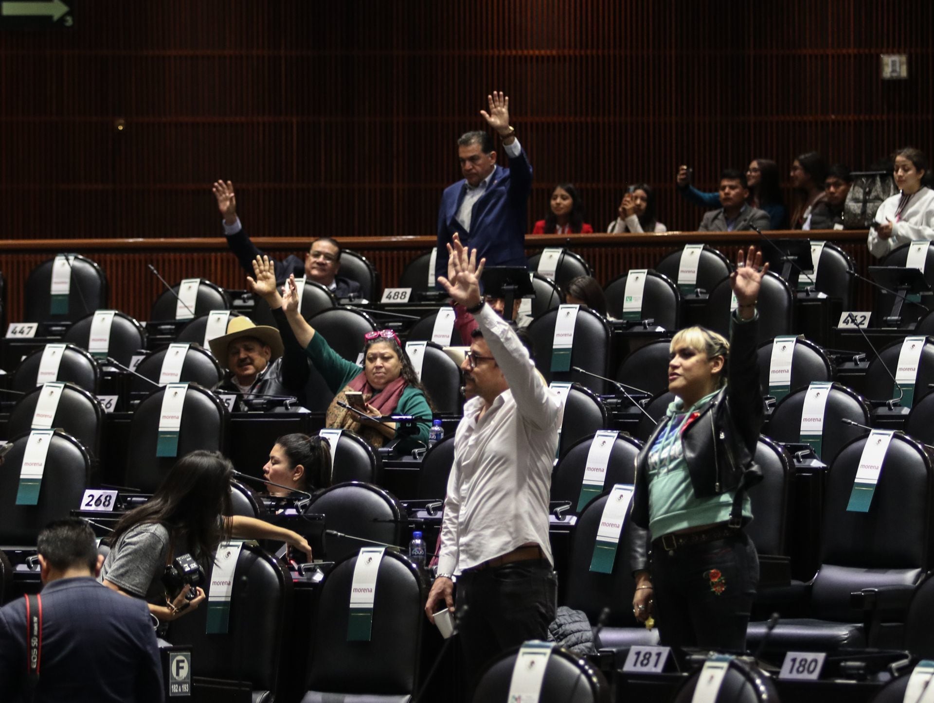 Extinguen en lo general al organismo descentralizado de la Administración Pública Federal