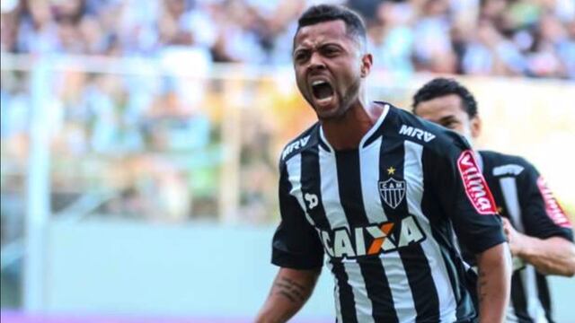 Rafael Carioca celebra con con el Mineiro.
