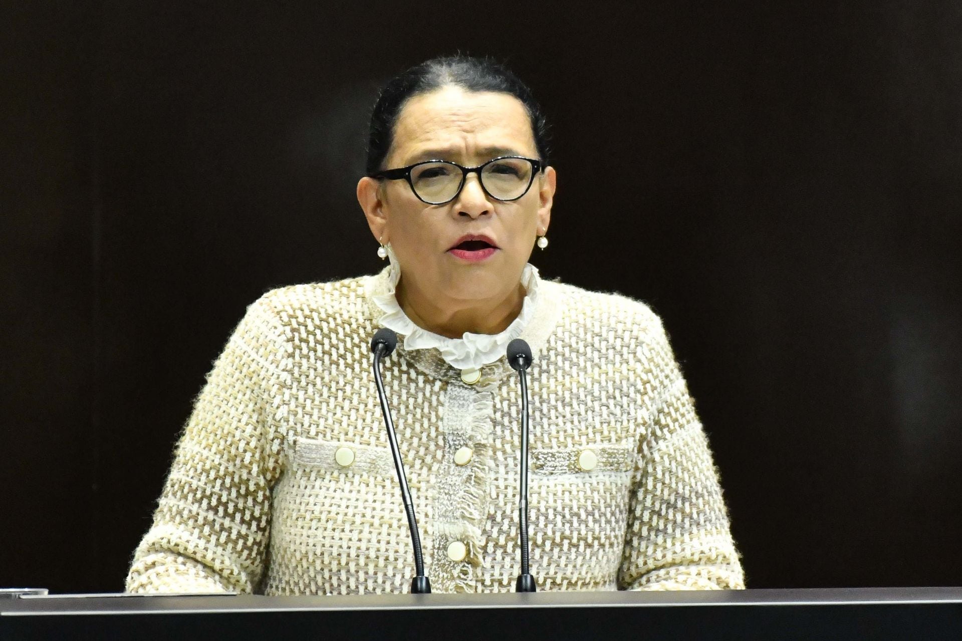 Rosa Icela Rodríguez defiende a AMLO en la Cámara de Diputados