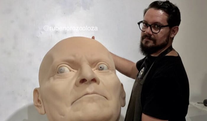 Él es Rubén Orozco el artista que creó la escultura hiperrealista de Vicente Fernández