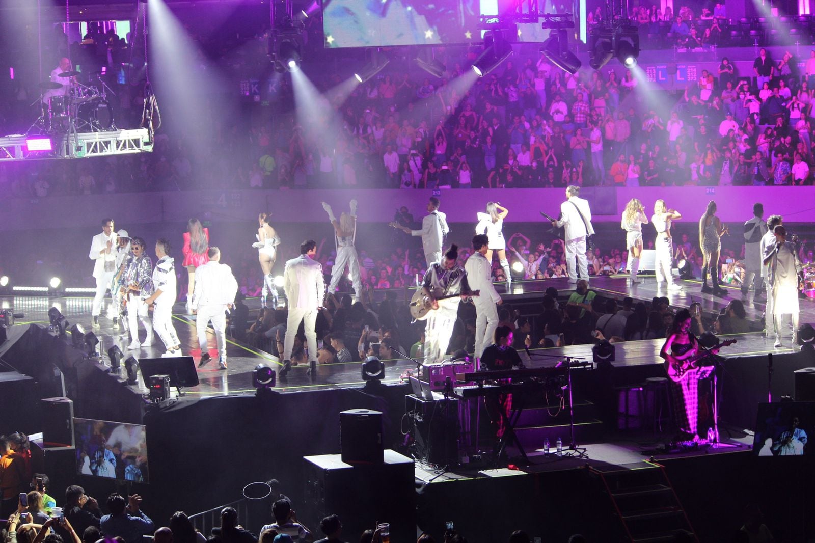 2000s Pop Tour