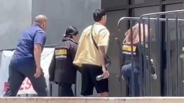 Captan llegada de Carlos Salcedo a la FGJEM para declarar sobre asesinato de su hermana.