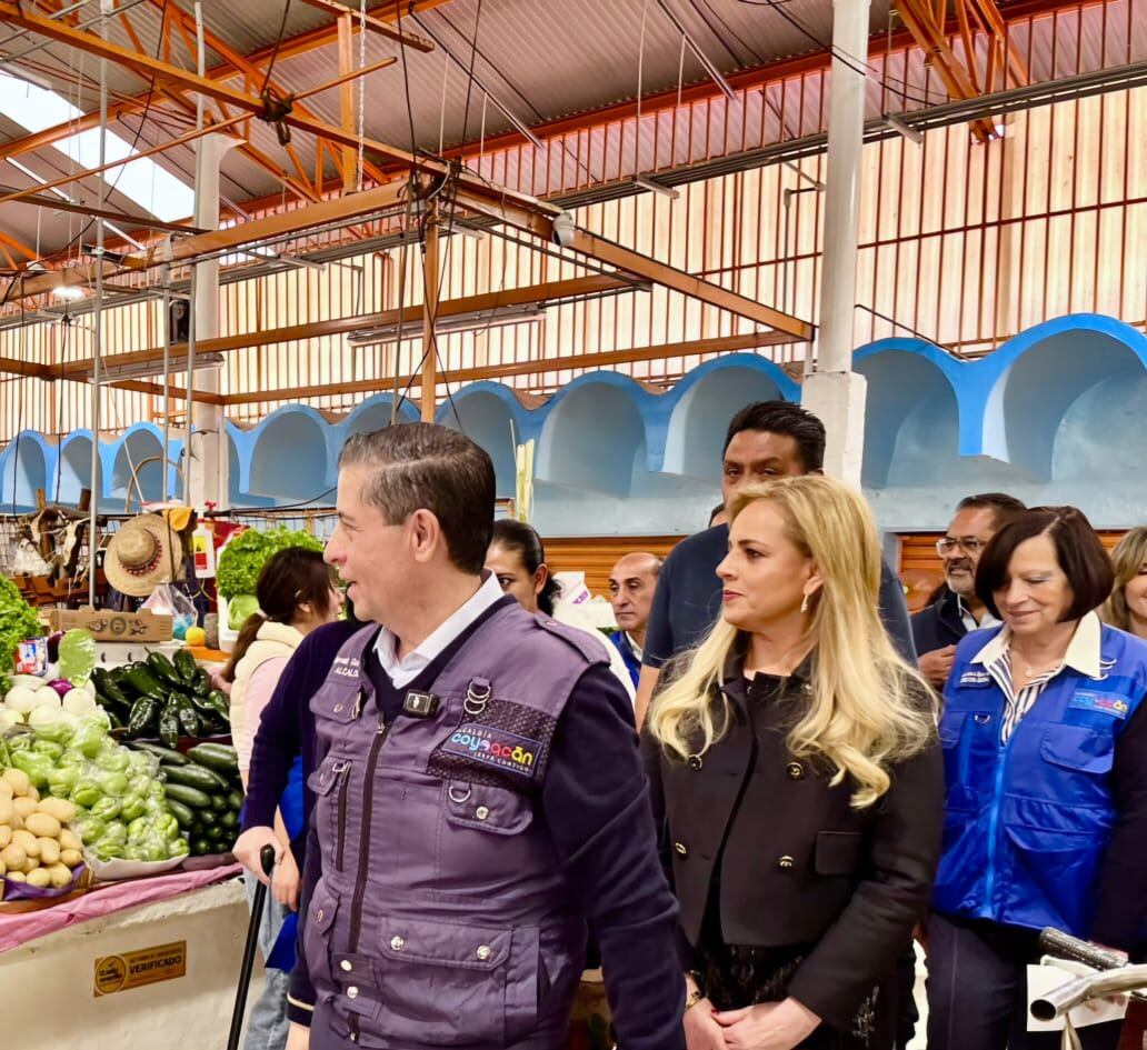 Giovani Gutiérrez en mercado de Coyoacán