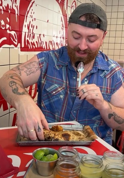 Sam Smith visita Taquería Orinoco en Roma Norte y esto fue lo que comió