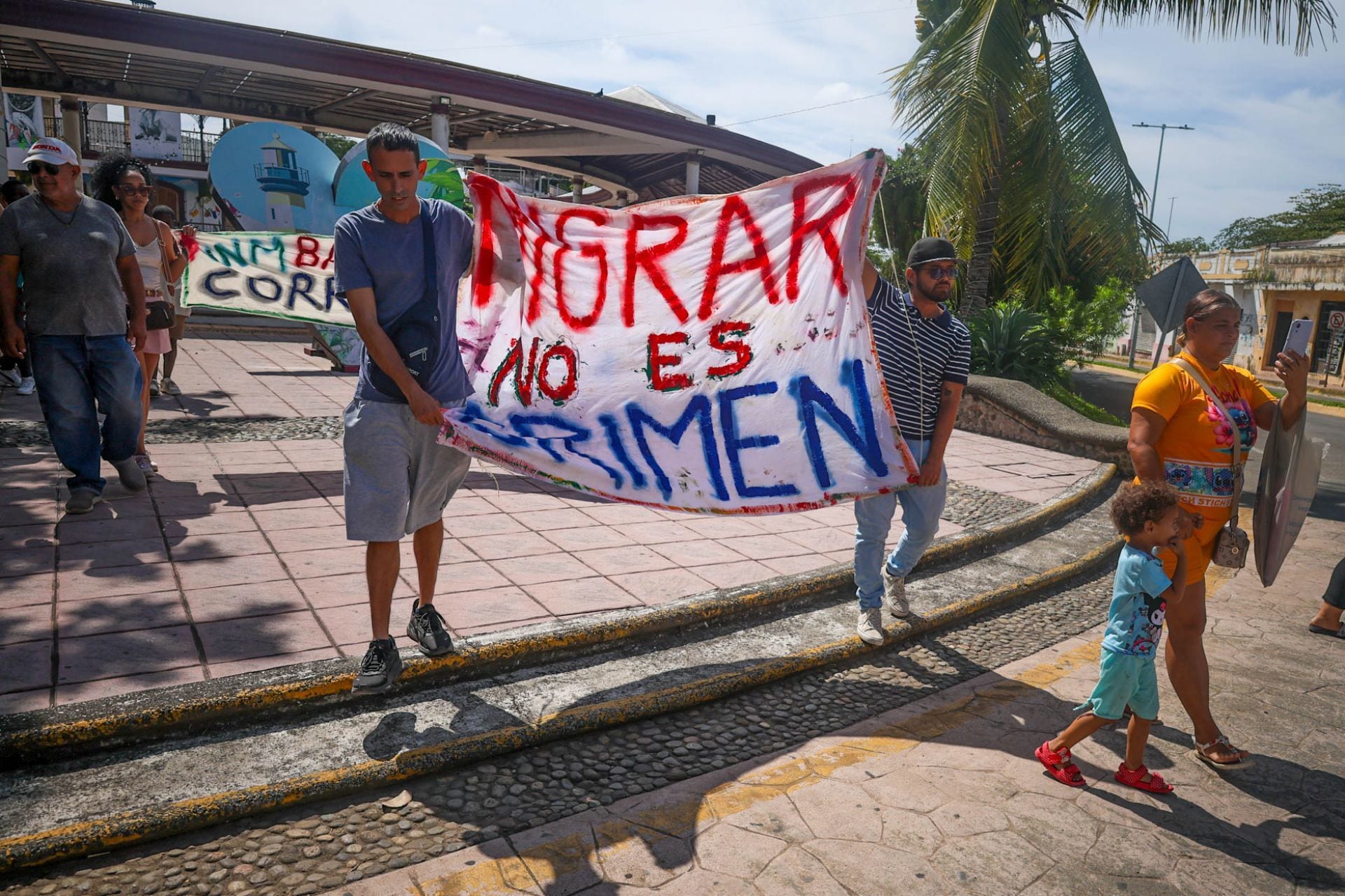 Embajada de Estados Unidos dice que inmigrantes sin antecedentes también pueden ser detenidos