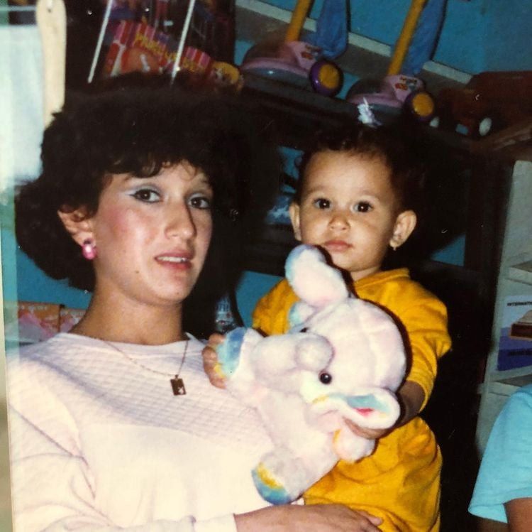 Mamá de Roberto González, Hotpanis, y su hermana Taly.